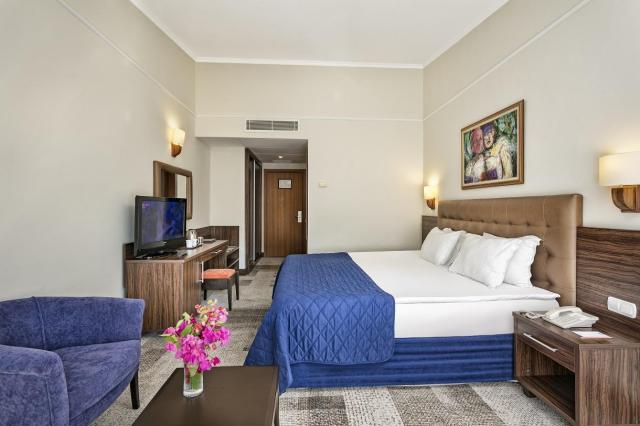 Maritim Pine Beach Resort