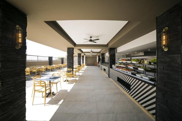 Sailors Beach Club