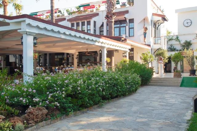 Pirates Beach Club