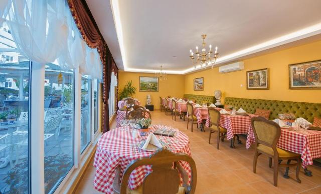 Antique Roman Palace Hotel