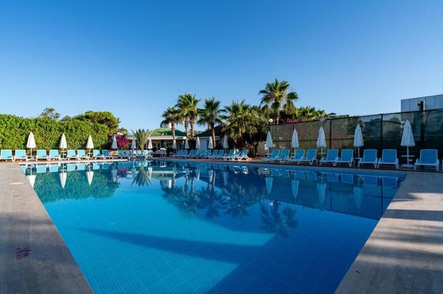 The Garden Beach Hotel 