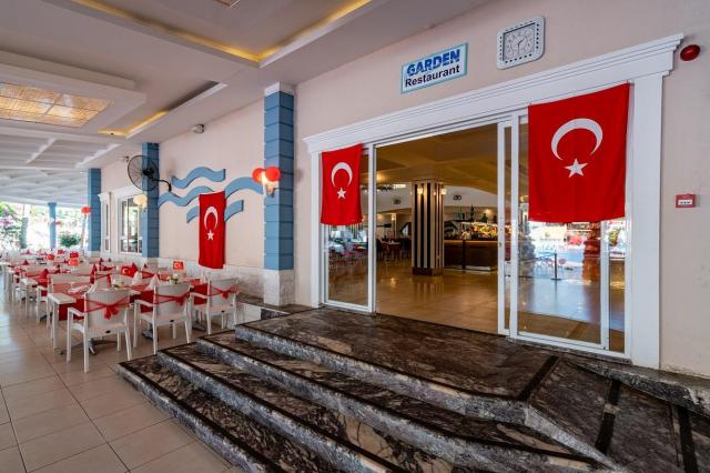 The Garden Beach Hotel 