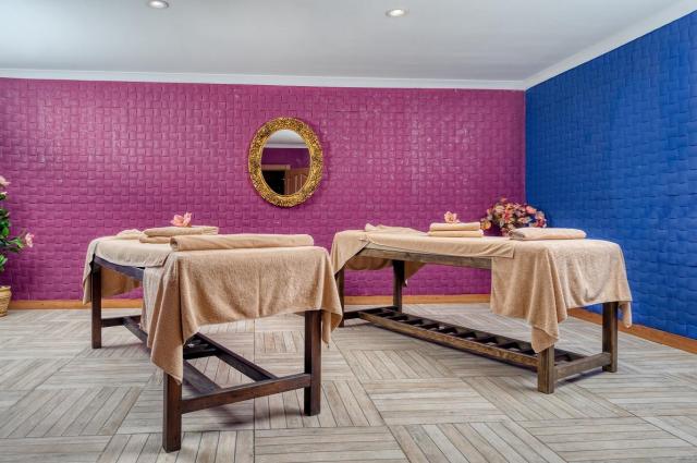 Oz Hotels Incekum Beach Resort