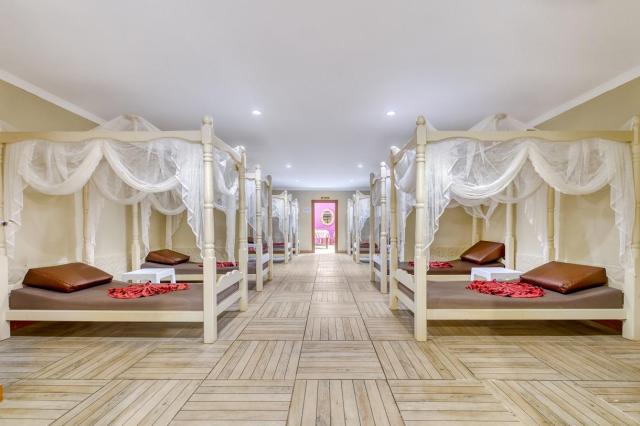 Oz Hotels Incekum Beach Resort