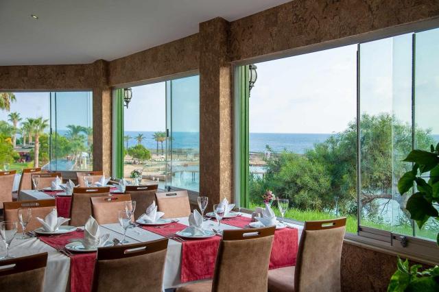 Oz Hotels Incekum Beach Resort