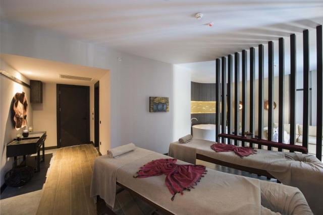 Akra Kemer