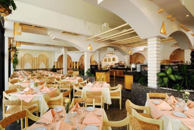 Pyramids Resort by Jaz (ex. Oasis) - Nílusi hajóút - AMC Royal Hotel & Spa
