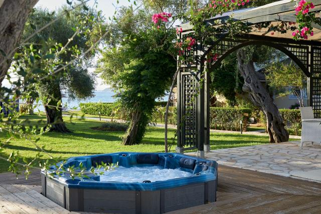 Delfinia Hotel 