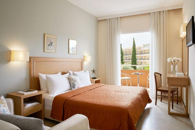 Delfinia Hotel 