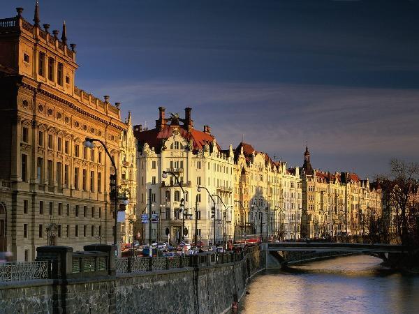 Száztornyú Prága