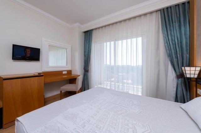 Lake & River Side Hotel & Spa