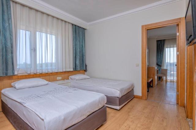 Lake & River Side Hotel & Spa