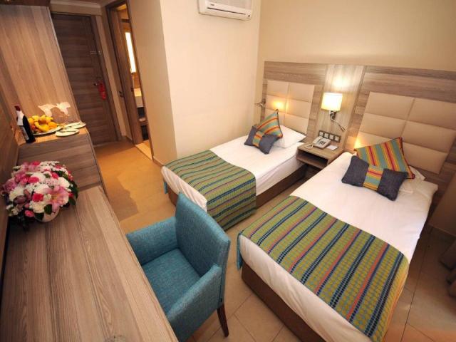 Club Insula Resort and Spa