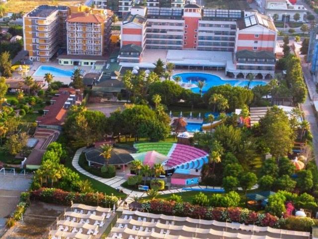 Club Insula Resort and Spa
