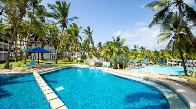 PrideInn Flamingo Beach Resort