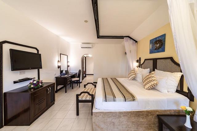 PrideInn Flamingo Beach Resort