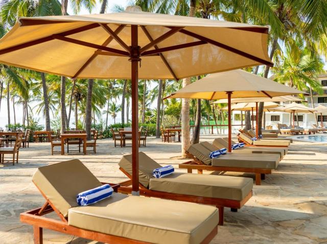 PrideInn Flamingo Beach Resort