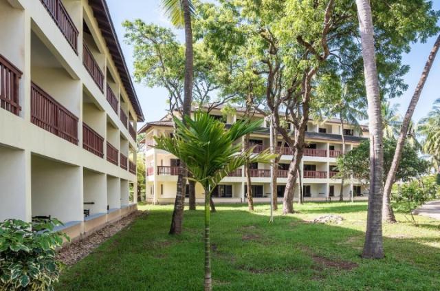 PrideInn Flamingo Beach Resort