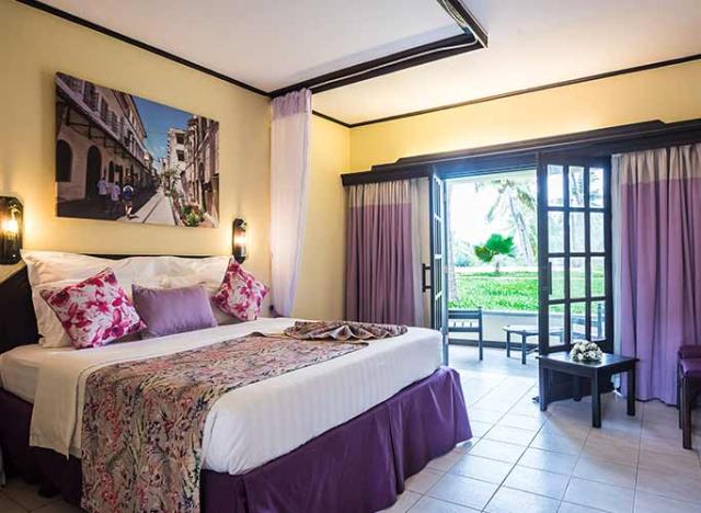 PrideInn Flamingo Beach Resort