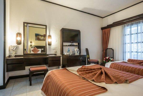 PrideInn Flamingo Beach Resort