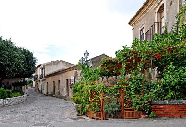 TAVASZKÖSZÖNTŐ TAORMINÁBAN - Szicíliai varázslat: Siracusa - Catania - Etna - Taormina