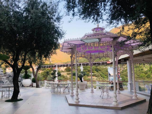 A VEZÚVTÓL AZ AMALFI PARTOKIG - Duino kastélya, Caserta, Capri, Sorrento, Positano, Ravello, Ferrara