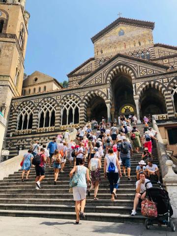 A VEZÚVTÓL AZ AMALFI PARTOKIG - Duino kastélya, Caserta, Capri, Sorrento, Positano, Ravello, Ferrara