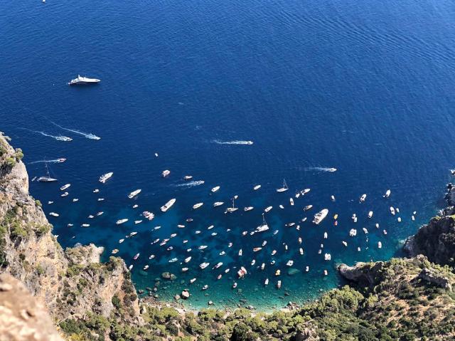 A VEZÚVTÓL AZ AMALFI PARTOKIG - Duino kastélya, Caserta, Capri, Sorrento, Positano, Ravello, Ferrara