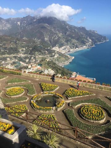 A VEZÚVTÓL AZ AMALFI PARTOKIG - Duino kastélya, Caserta, Capri, Sorrento, Positano, Ravello, Ferrara