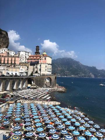 A VEZÚVTÓL AZ AMALFI PARTOKIG - Duino kastélya, Caserta, Capri, Sorrento, Positano, Ravello, Ferrara
