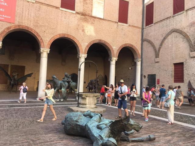 A VEZÚVTÓL AZ AMALFI PARTOKIG - Duino kastélya, Caserta, Capri, Sorrento, Positano, Ravello, Ferrara