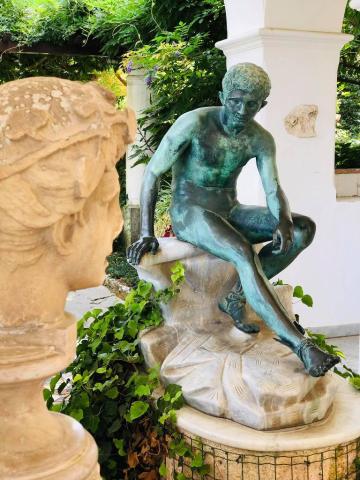 A VEZÚVTÓL AZ AMALFI PARTOKIG - Duino kastélya, Caserta, Capri, Sorrento, Positano, Ravello, Ferrara