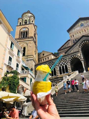 A VEZÚVTÓL AZ AMALFI PARTOKIG - Duino kastélya, Caserta, Capri, Sorrento, Positano, Ravello, Ferrara