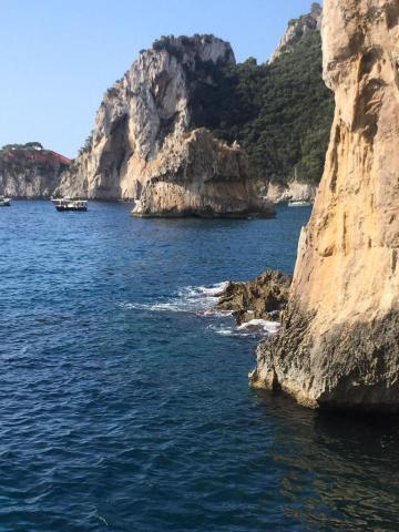A VEZÚVTÓL AZ AMALFI PARTOKIG - Duino kastélya, Caserta, Capri, Sorrento, Positano, Ravello, Ferrara