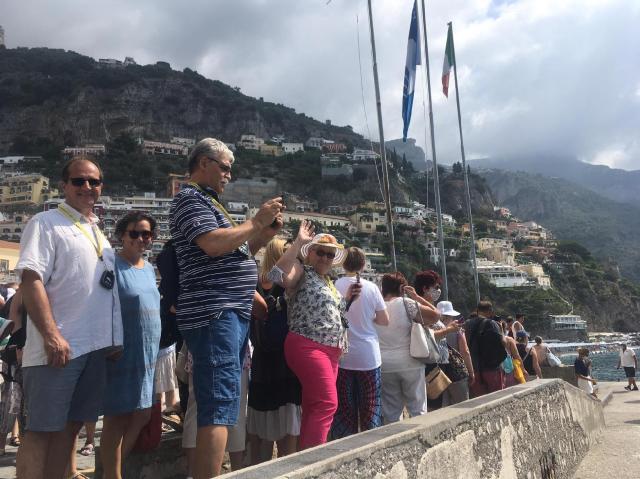 A VEZÚVTÓL AZ AMALFI PARTOKIG - Duino kastélya, Caserta, Capri, Sorrento, Positano, Ravello, Ferrara