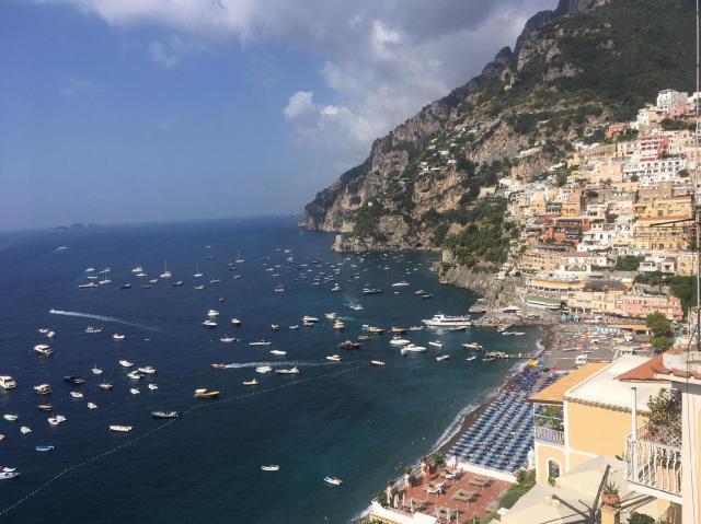 A VEZÚVTÓL AZ AMALFI PARTOKIG - Duino kastélya, Caserta, Capri, Sorrento, Positano, Ravello, Ferrara