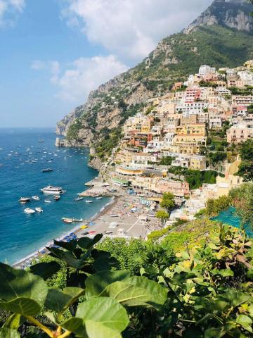 A VEZÚVTÓL AZ AMALFI PARTOKIG - Duino kastélya, Caserta, Capri, Sorrento, Positano, Ravello, Ferrara