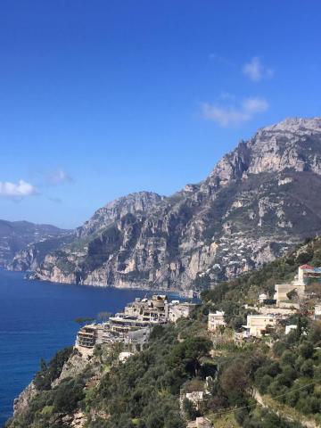A VEZÚVTÓL AZ AMALFI PARTOKIG - Duino kastélya, Caserta, Capri, Sorrento, Positano, Ravello, Ferrara