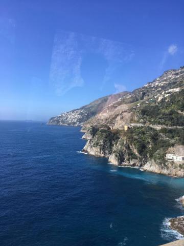 A VEZÚVTÓL AZ AMALFI PARTOKIG - Duino kastélya, Caserta, Capri, Sorrento, Positano, Ravello, Ferrara