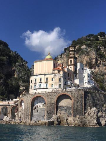 A VEZÚVTÓL AZ AMALFI PARTOKIG - Duino kastélya, Caserta, Capri, Sorrento, Positano, Ravello, Ferrara