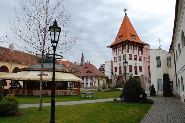 LOVASSZÍNHÁZ KOMÁROMBAN - TARTALMAS KIRÁNDULÁSSAL A DUNA MENTÉN - Dobogókő, Visegrád és Esztergom. Neszmélyi kulináris élvezetek.