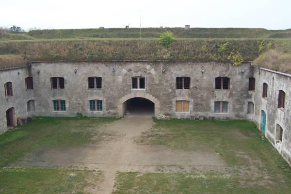 LOVASSZÍNHÁZ KOMÁROMBAN - TARTALMAS KIRÁNDULÁSSAL A DUNA MENTÉN - Dobogókő, Visegrád és Esztergom. Neszmélyi kulináris élvezetek.