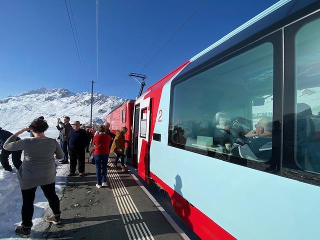 SVÁJC IKONIKUS HEGYEI KÖZÖTT UTAZUNK - Álomutazás a Glacier Expresszel a téli Alpokban - ahogy még sosem látta!