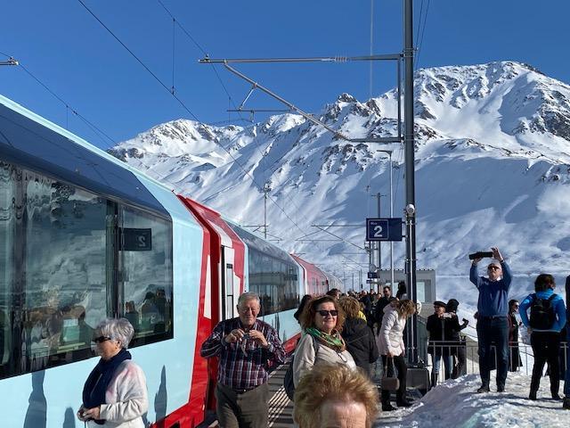 SVÁJC IKONIKUS HEGYEI KÖZÖTT UTAZUNK - Álomutazás a Glacier Expresszel a téli Alpokban - ahogy még sosem látta!