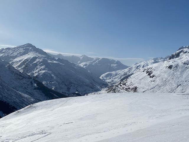 SVÁJC IKONIKUS HEGYEI KÖZÖTT UTAZUNK - Álomutazás a Glacier Expresszel a téli Alpokban - ahogy még sosem látta!