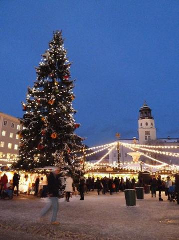ADVENT SALZBURGBAN ÉS A SALZKAMMERGUTI TÓVIDÉKEN - Hellbrunn karácsonyi vására, Zwölferhorn felvonóval, Sankt Wolfgang és Hallstat