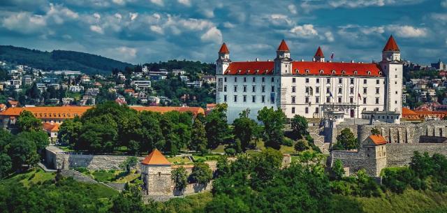 PRÁGAI HÉTVÉGE - Karlovy Vary, Marienbad és Lednice, Česke Budejovice és Česky Krumlov