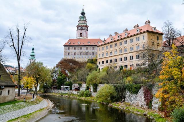 PRÁGAI HÉTVÉGE - Karlovy Vary, Marienbad és Lednice, Česke Budejovice és Česky Krumlov
