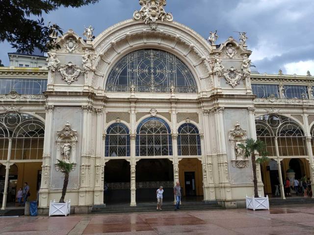 PRÁGAI HÉTVÉGE - Karlovy Vary, Marienbad és Lednice, Česke Budejovice és Česky Krumlov