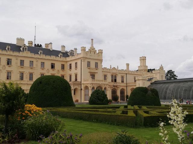 PRÁGAI HÉTVÉGE - Karlovy Vary, Marienbad és Lednice, Česke Budejovice és Česky Krumlov